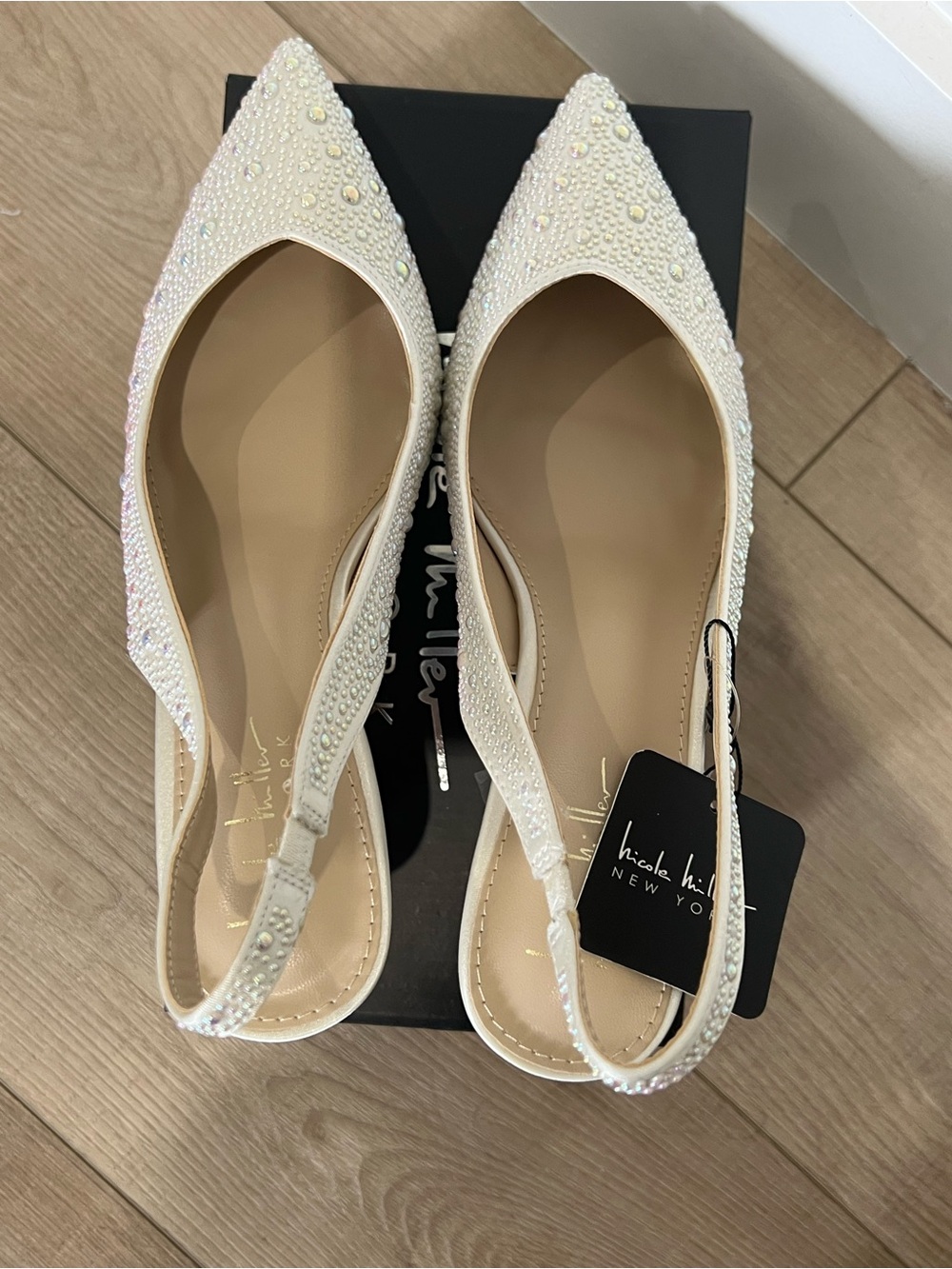 Nicole Miller Scottie Pointed Close Toe kitten heel - Picture 5 of 7